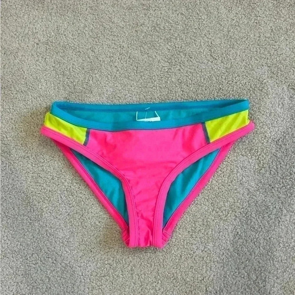 New with tags Neon pink Roxy girls fixed criss cross tr bikini bottoms - Picture 1 of 4
